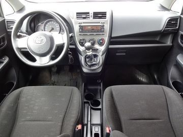 Car image 14