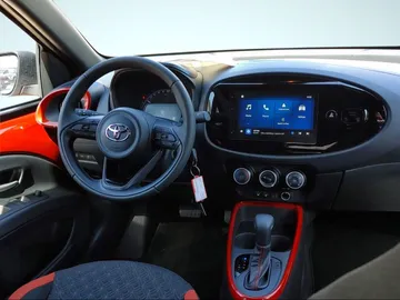 Car image 5