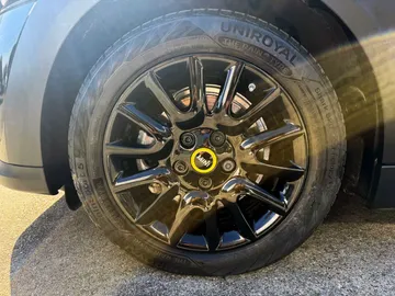Car image 28