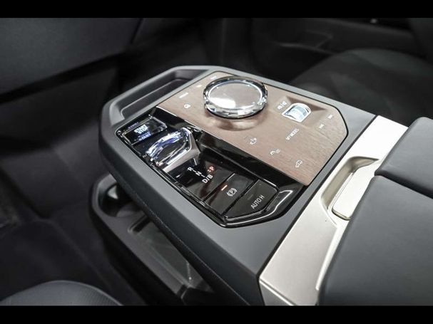 BMW iX xDrive50 385 kW image number 9