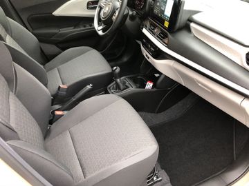 Car image 11