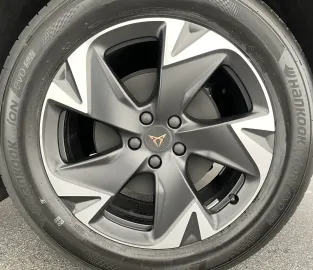 Car image 40