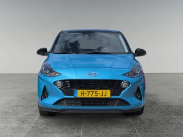 Car image 4
