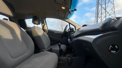 Car image 12