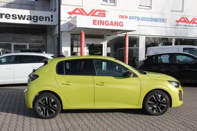 Car image 4
