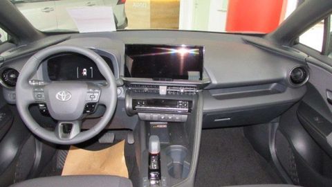 Car image 12