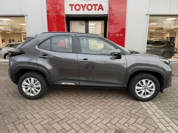 Car image 3