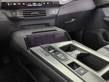 Car image 37