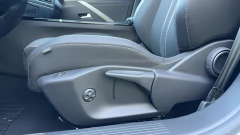 Car image 30