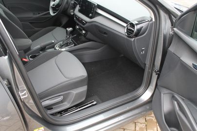 Car image 10