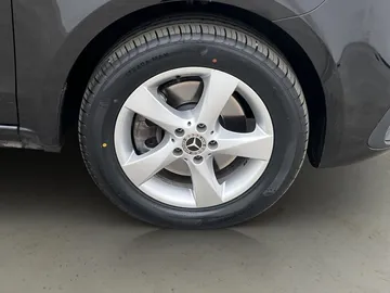 Car image 34