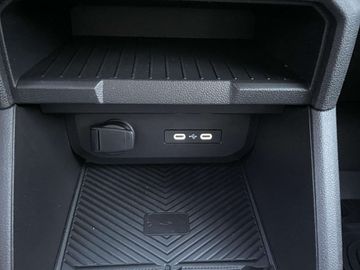 Car image 35