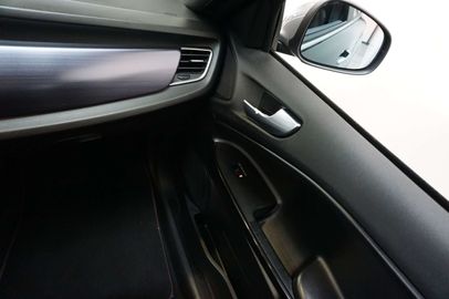 Car image 37