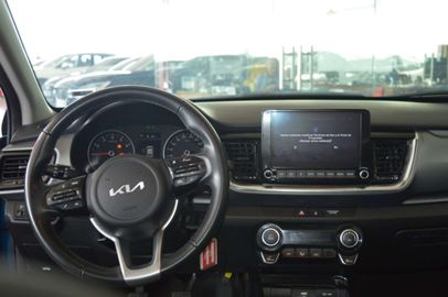 Car image 17