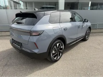 Car image 28