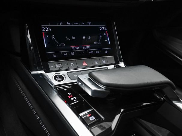 Audi Q8 50 quattro e-tron Advanced 250 kW image number 16