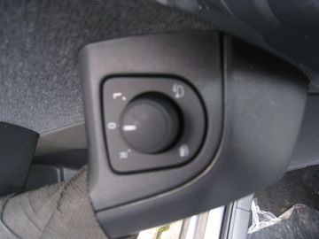 Car image 32