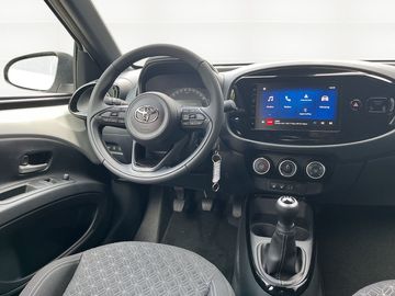 Car image 11