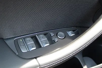 Car image 34