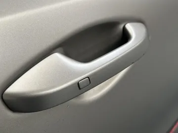 Car image 35