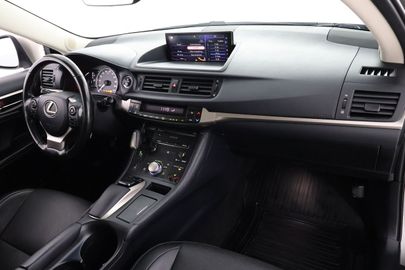 Car image 10