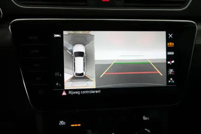 Car image 33
