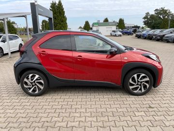 Car image 4