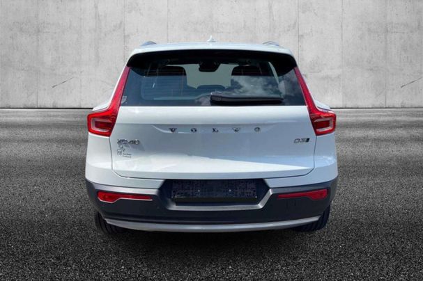 Volvo XC40 D3 AWD Geartronic Momentum 110 kW image number 7