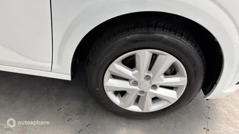Car image 20