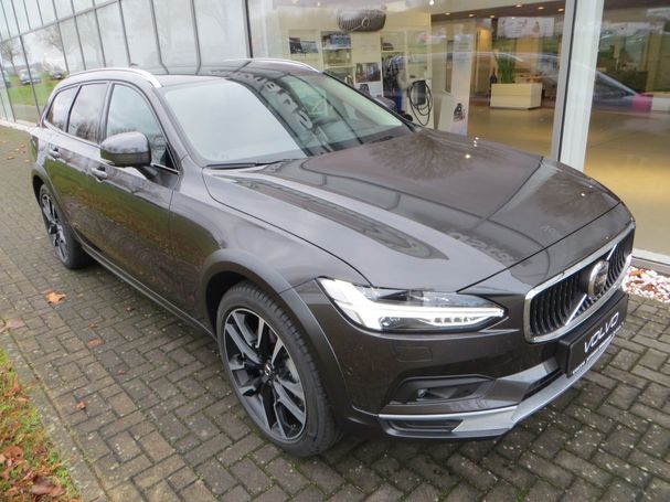 Volvo V90 Cross Country AWD B4 145 kW image number 2