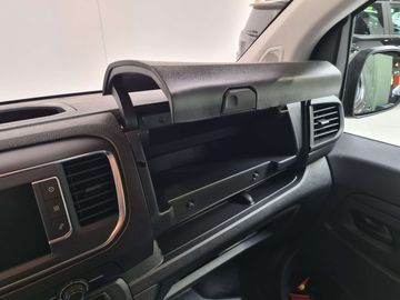 Car image 38