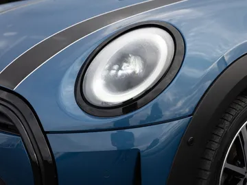 Car image 27