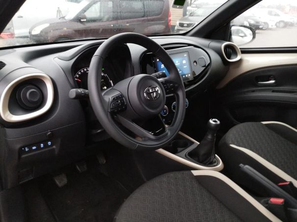 Toyota Aygo X 53 kW image number 15