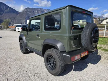 Car image 4