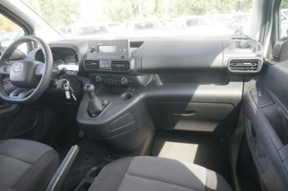 Car image 21