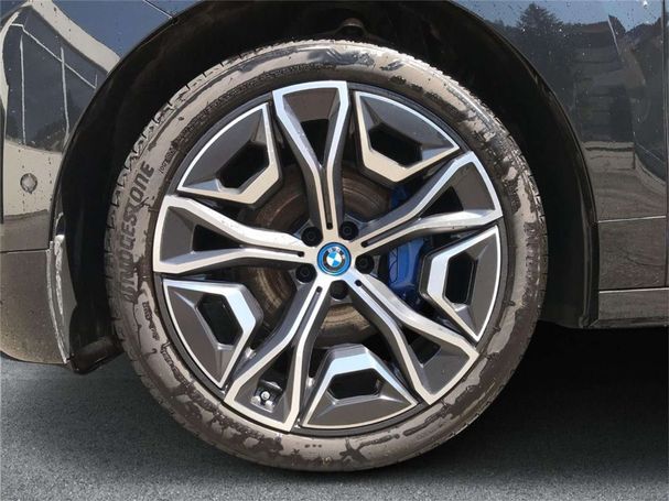 BMW iX xDrive40 240 kW image number 5