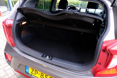 Car image 11