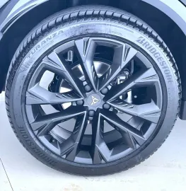 Car image 32