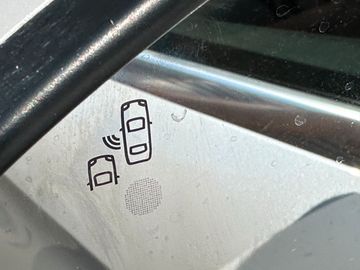 Car image 33