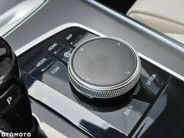 Car image 40