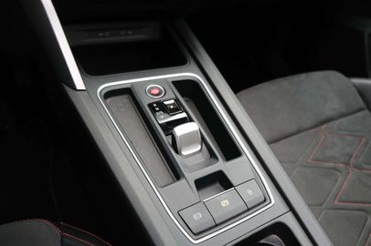 Car image 30