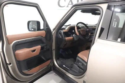Car image 25