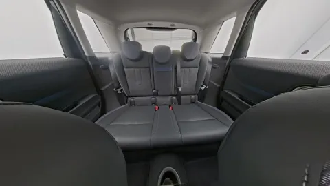 Car image 26