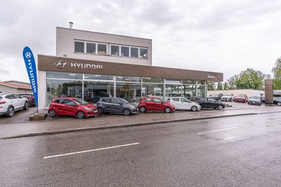 Car image 26