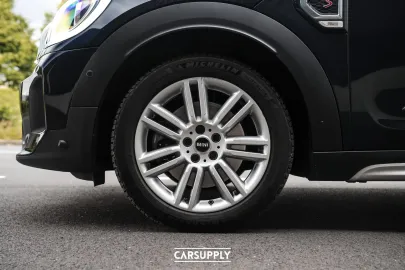 Car image 25