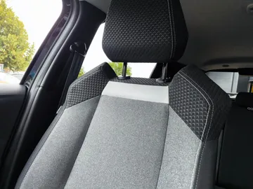 Car image 35