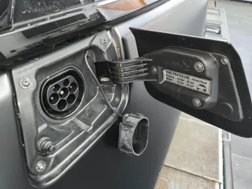 Car image 30