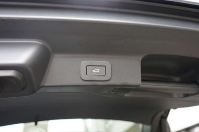 Car image 35