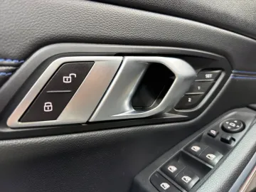 Car image 35