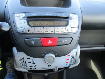 Car image 9